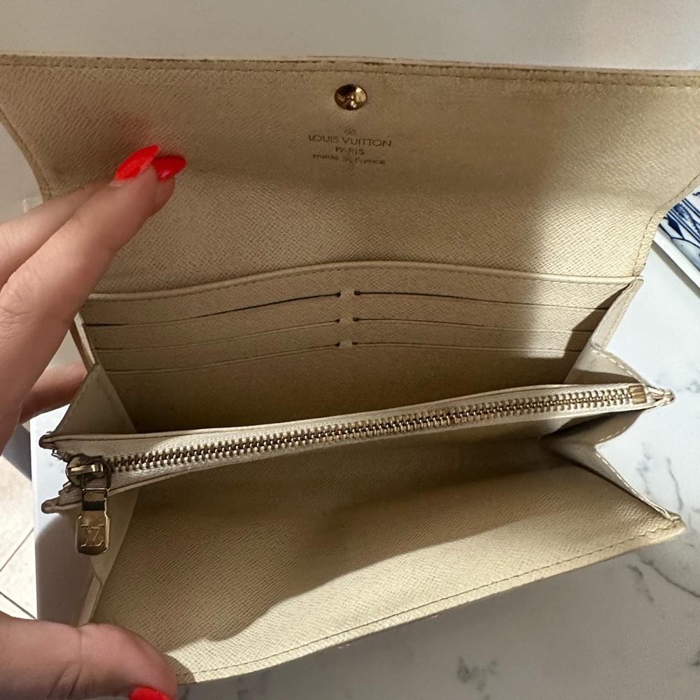 Louis Vuitton Damier Azur Wallet in Cream and Gray - Picture 4 of 13